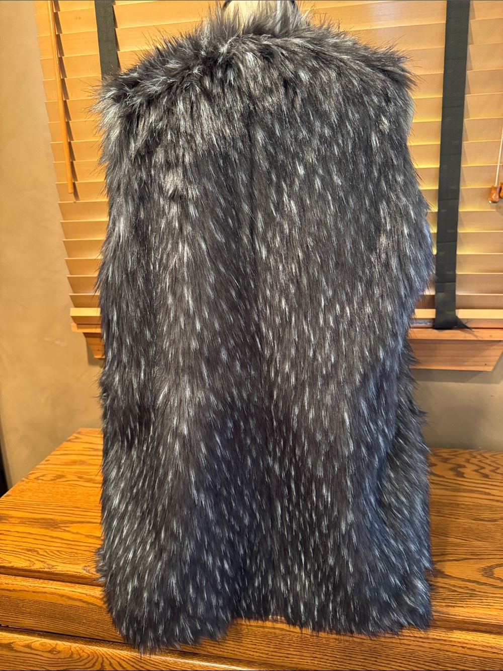Trouve Gray Faux Fur Open Vest NWOT - Picture 2 of 5